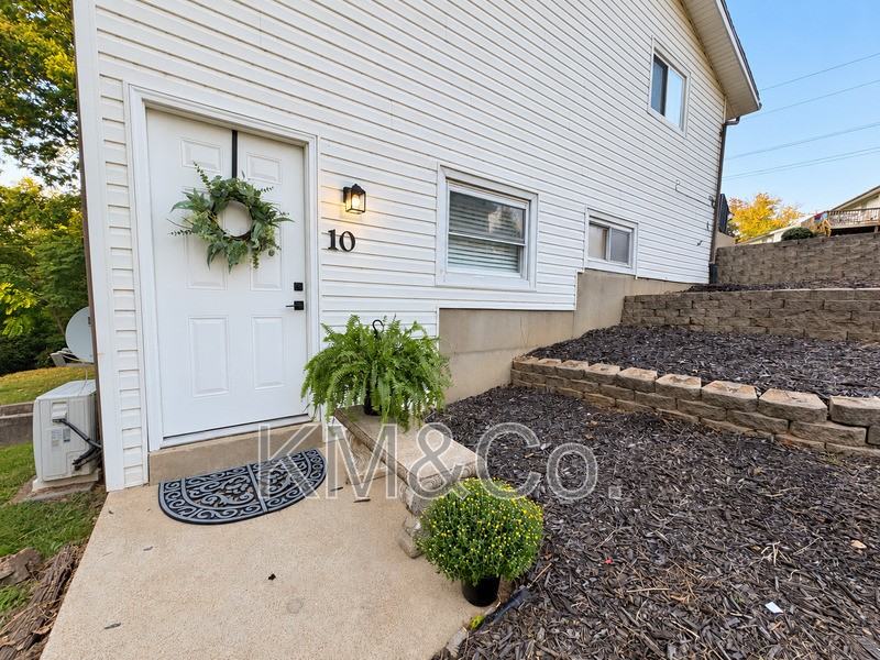 10 Branson Dr