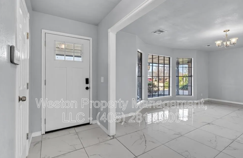 8116 Nw 82nd St - Photo 3 of 13