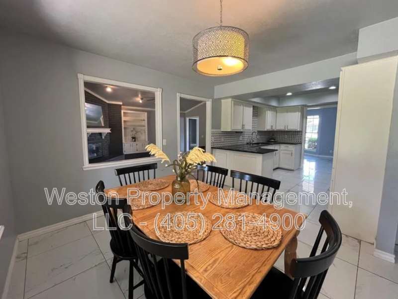 8116 Nw 82nd St - Photo 5 of 13