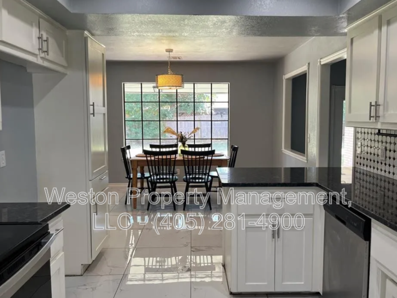 8116 Nw 82nd St - Photo 6 of 13