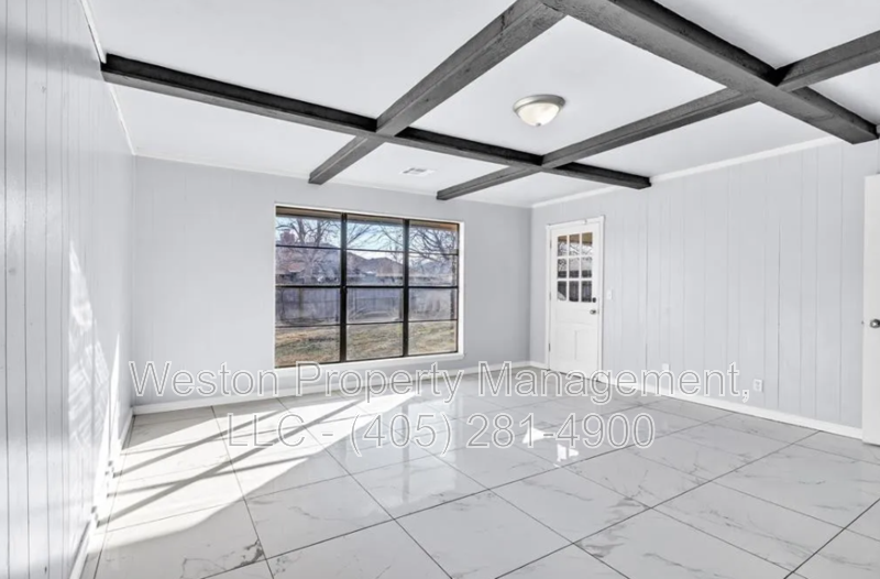 8116 Nw 82nd St - Photo 7 of 13