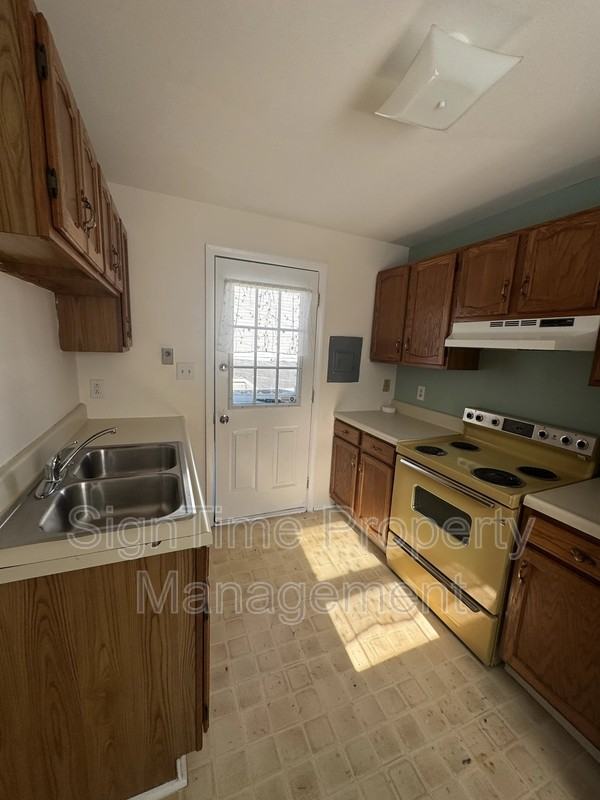 54 E Franklin St #B - Photo 2 of 7