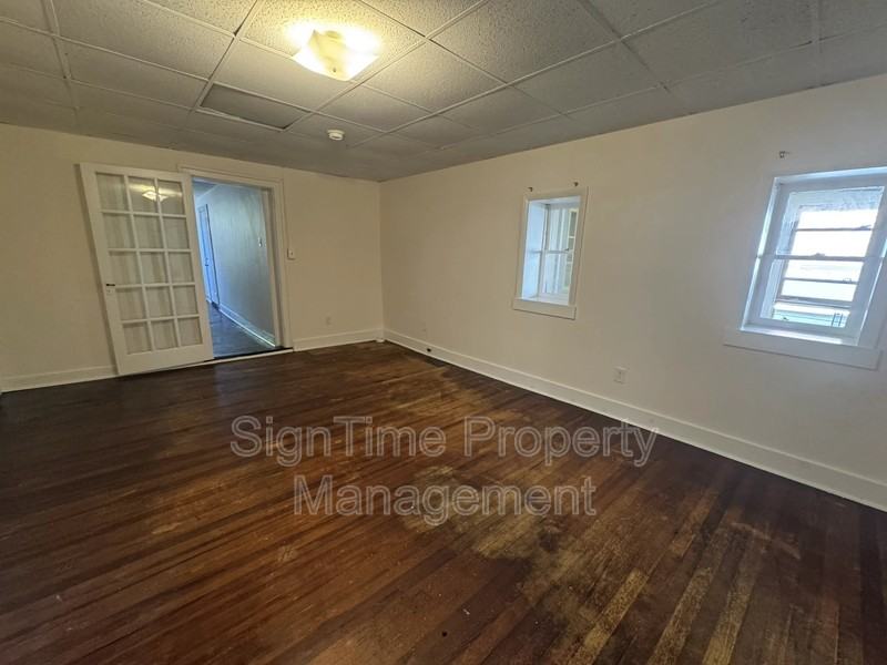54 E Franklin St #B - Photo 4 of 7