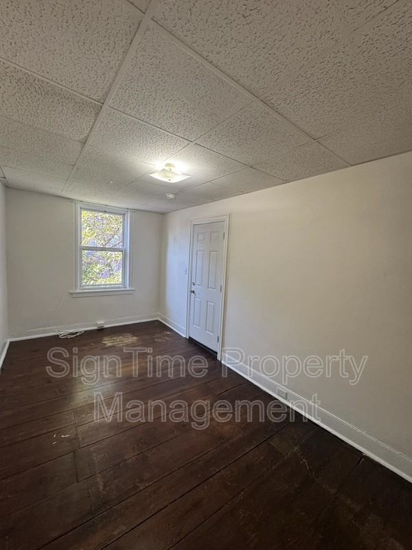 54 E Franklin St #B - Photo 6 of 7