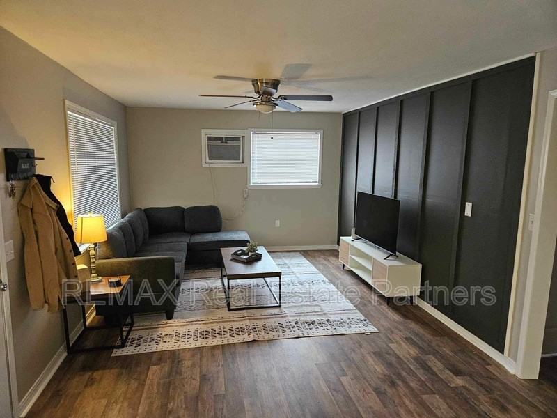 1117 N 25th Ave #B - Photo 2 of 4