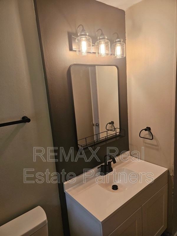 1117 N 25th Ave #B - Photo 4 of 4
