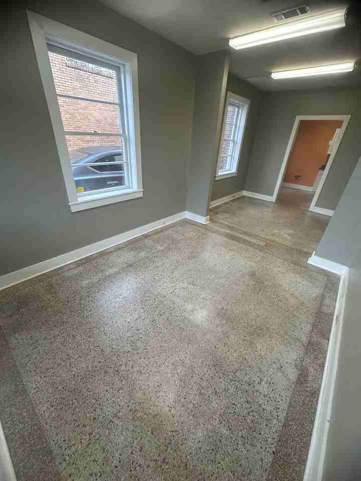 114 N. Cypress Street - Photo 4 of 5