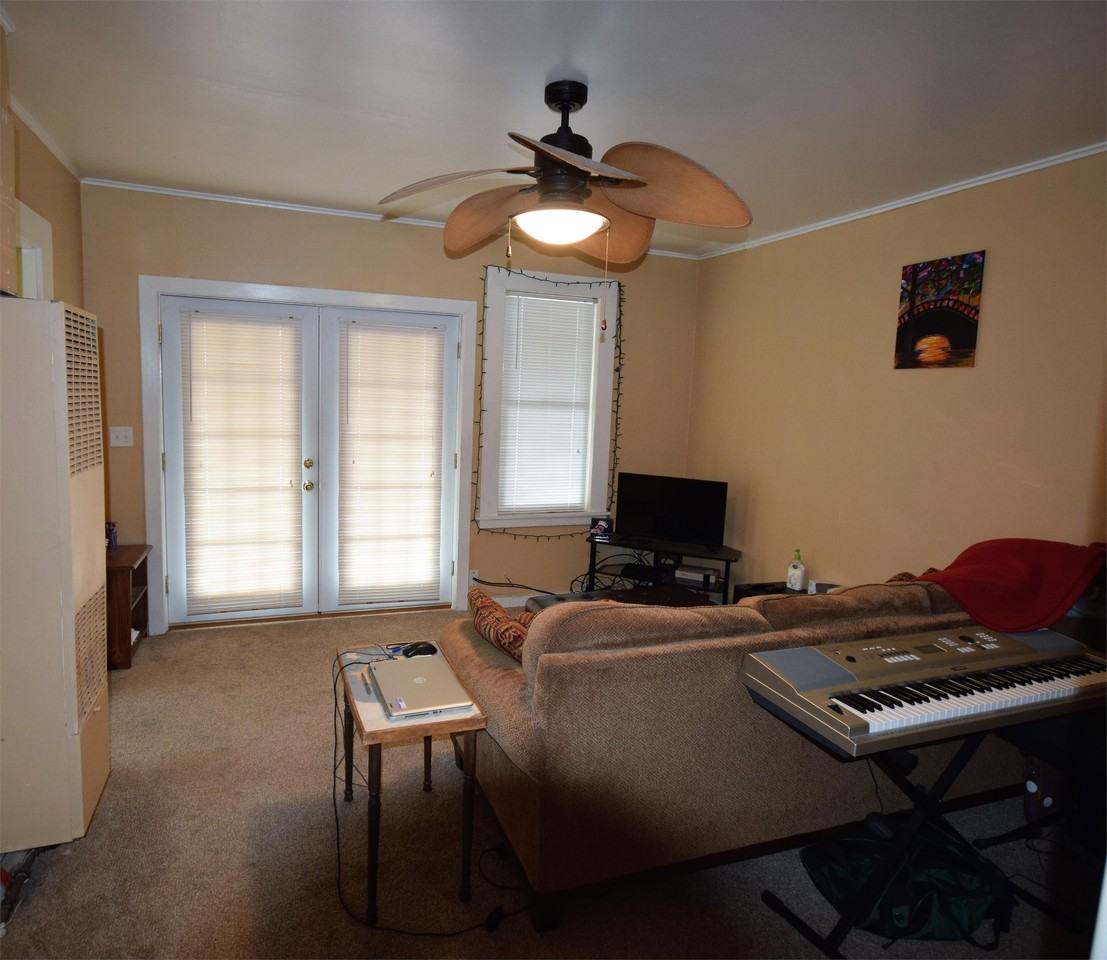 702 1st St Menasha - Photo 4 of 10