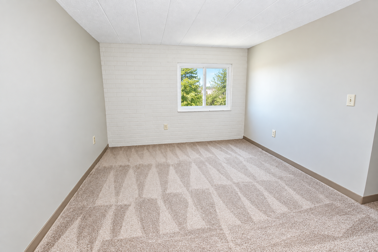 CHATEAUGAY APARTMENTS -- 004 - Photo 7 of 14