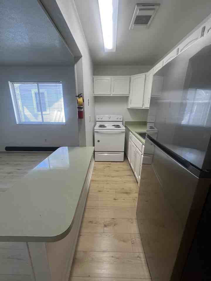 530 N Lincoln - Photo 6 of 23