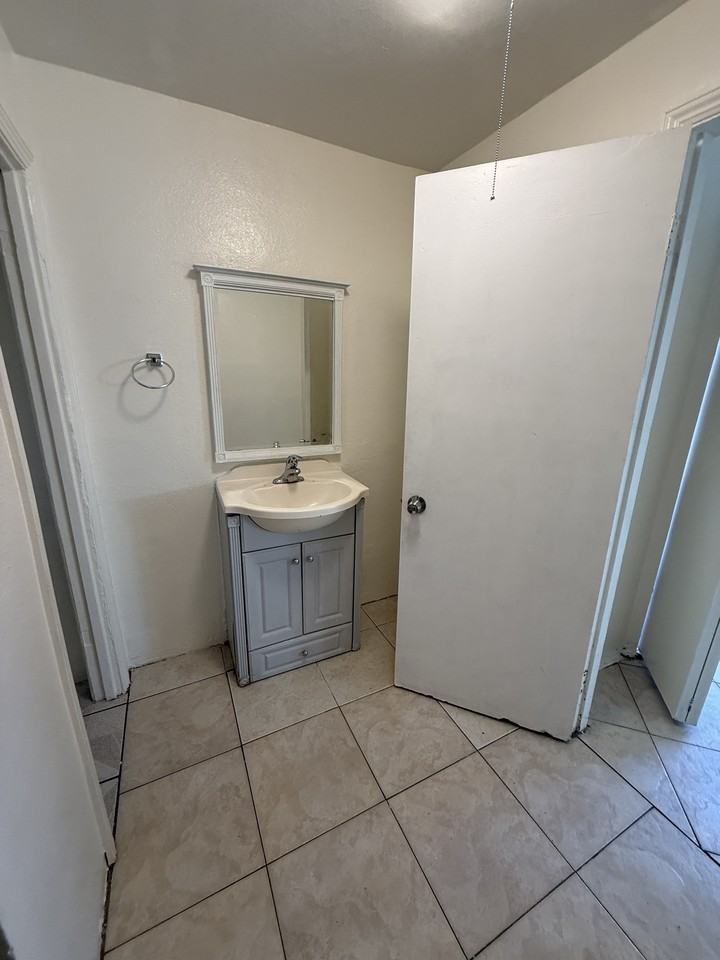 1135 South Santa Fe Avenue - Photo 2 of 10