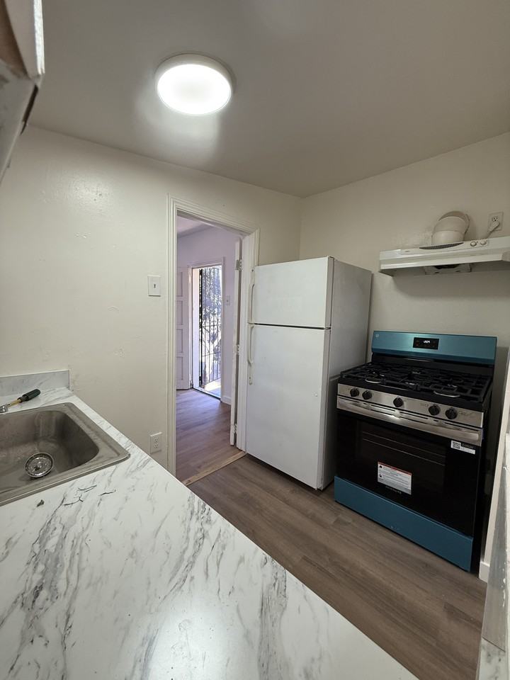 1135 South Santa Fe Avenue - Photo 7 of 10