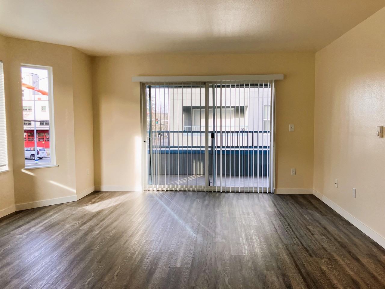 Lee Plaza - Photo 5 of 17
