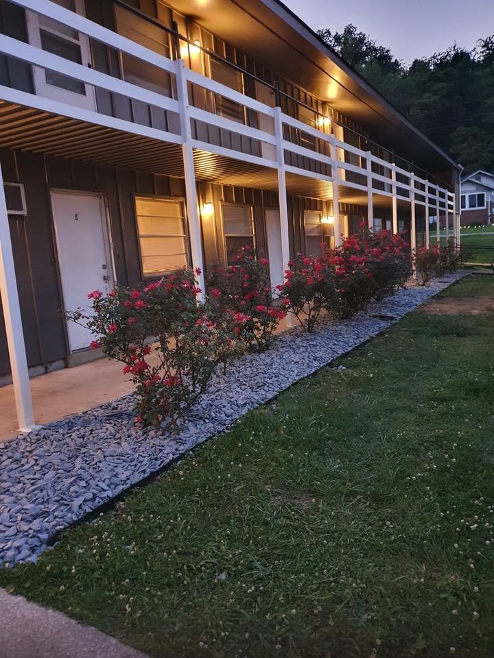 Hillview Apartments - Photo 6 of 6
