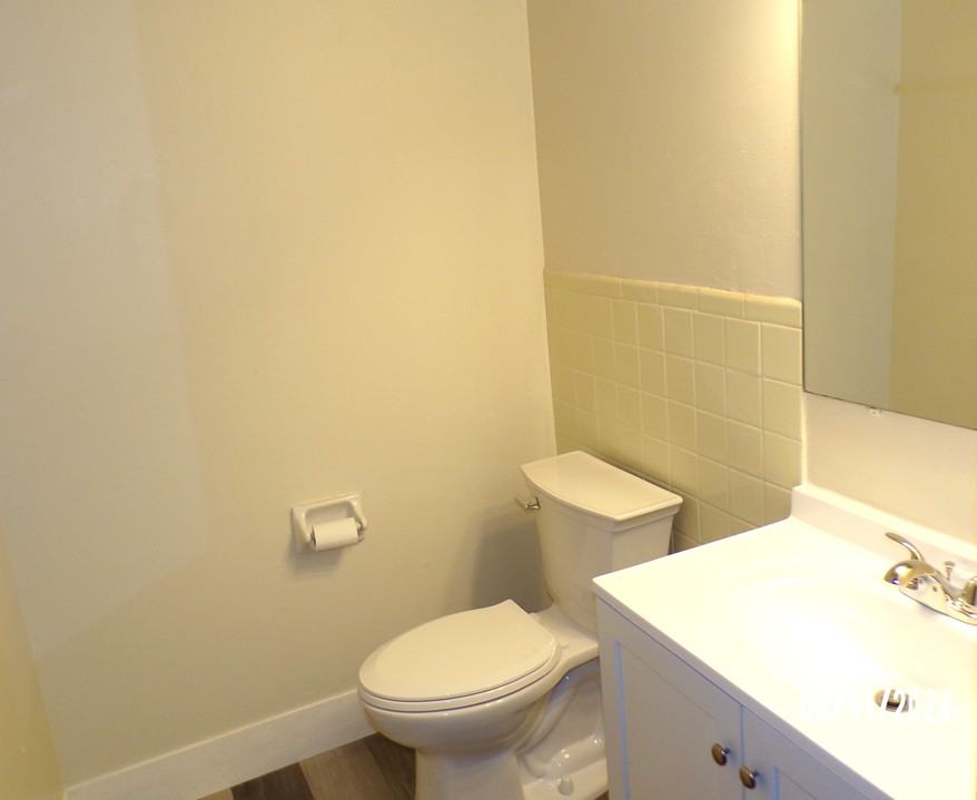 825 East Washington Street - Photo 2 of 5