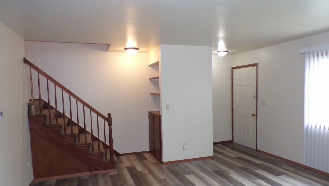 825 East Washington Street - Photo 3 of 5