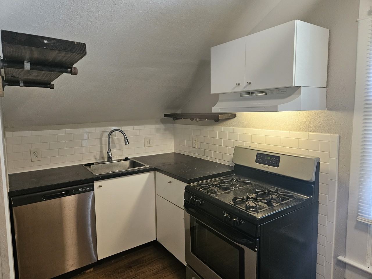 700 Grove Street North - Photo 3 of 19