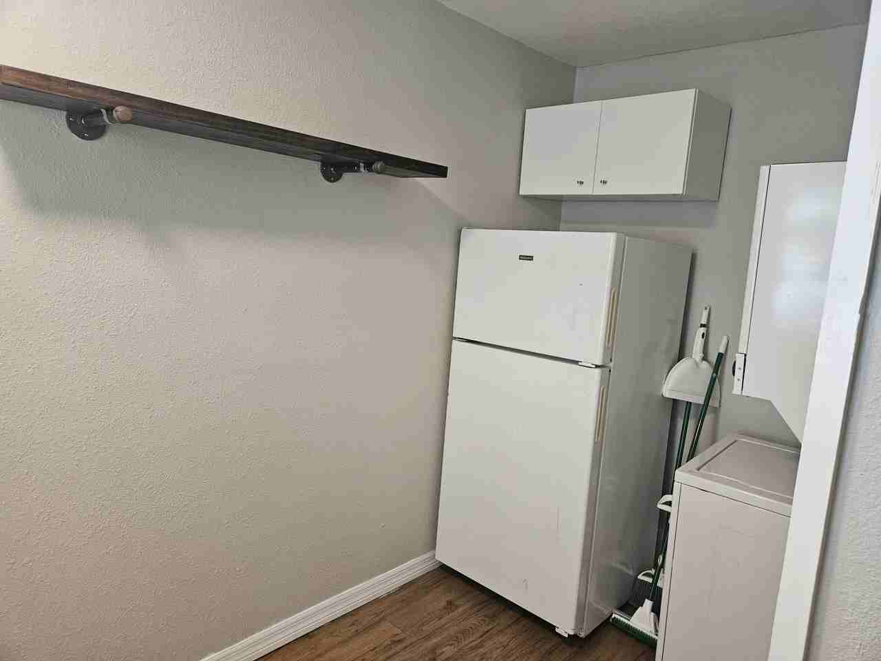 700 Grove Street North - Photo 5 of 19