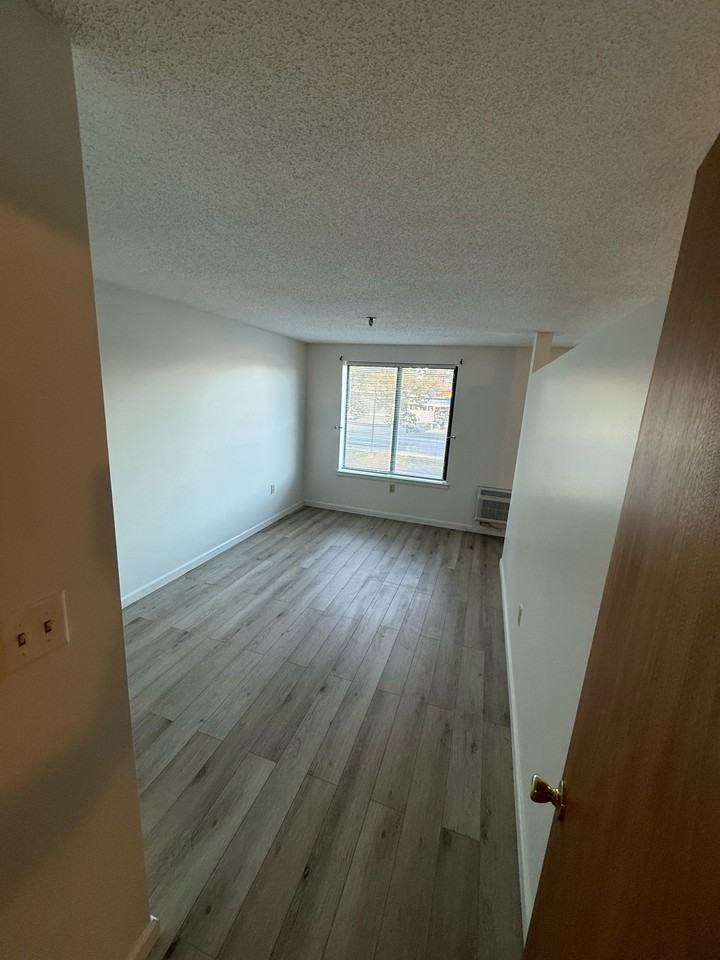 260 East Street - Photo 6 of 11