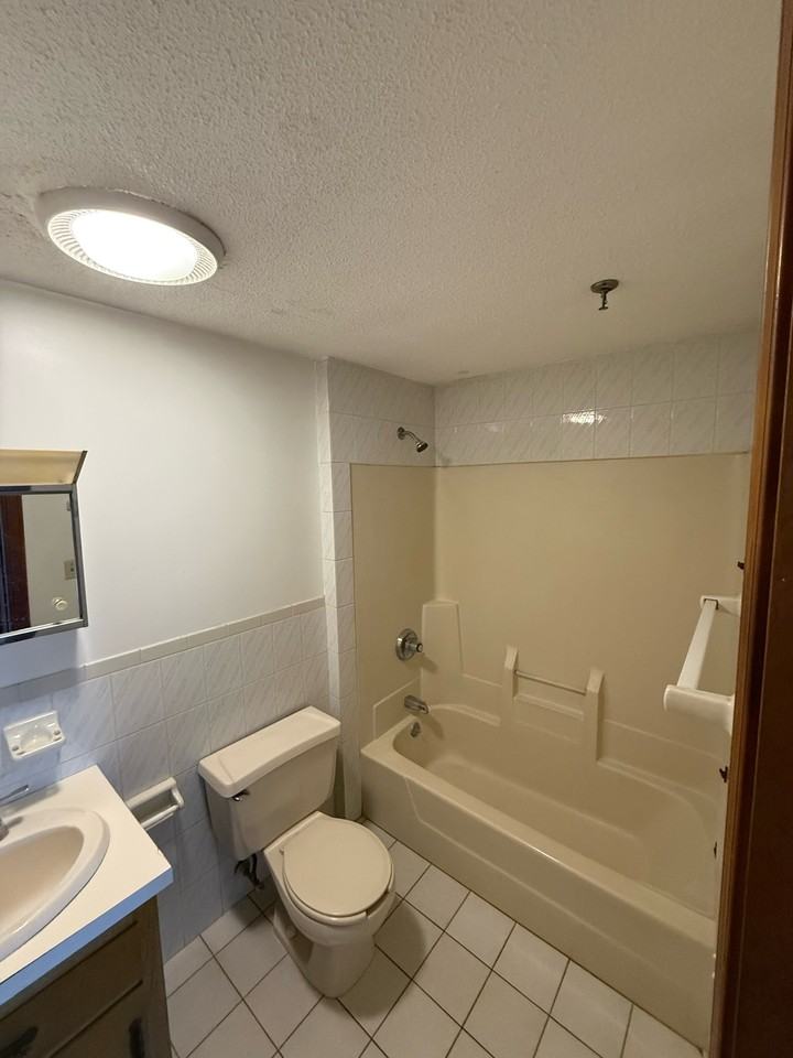 260 East Street - Photo 7 of 11