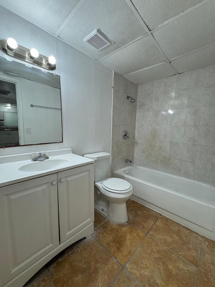 201 Northwest 10th Street - Photo 3 of 4
