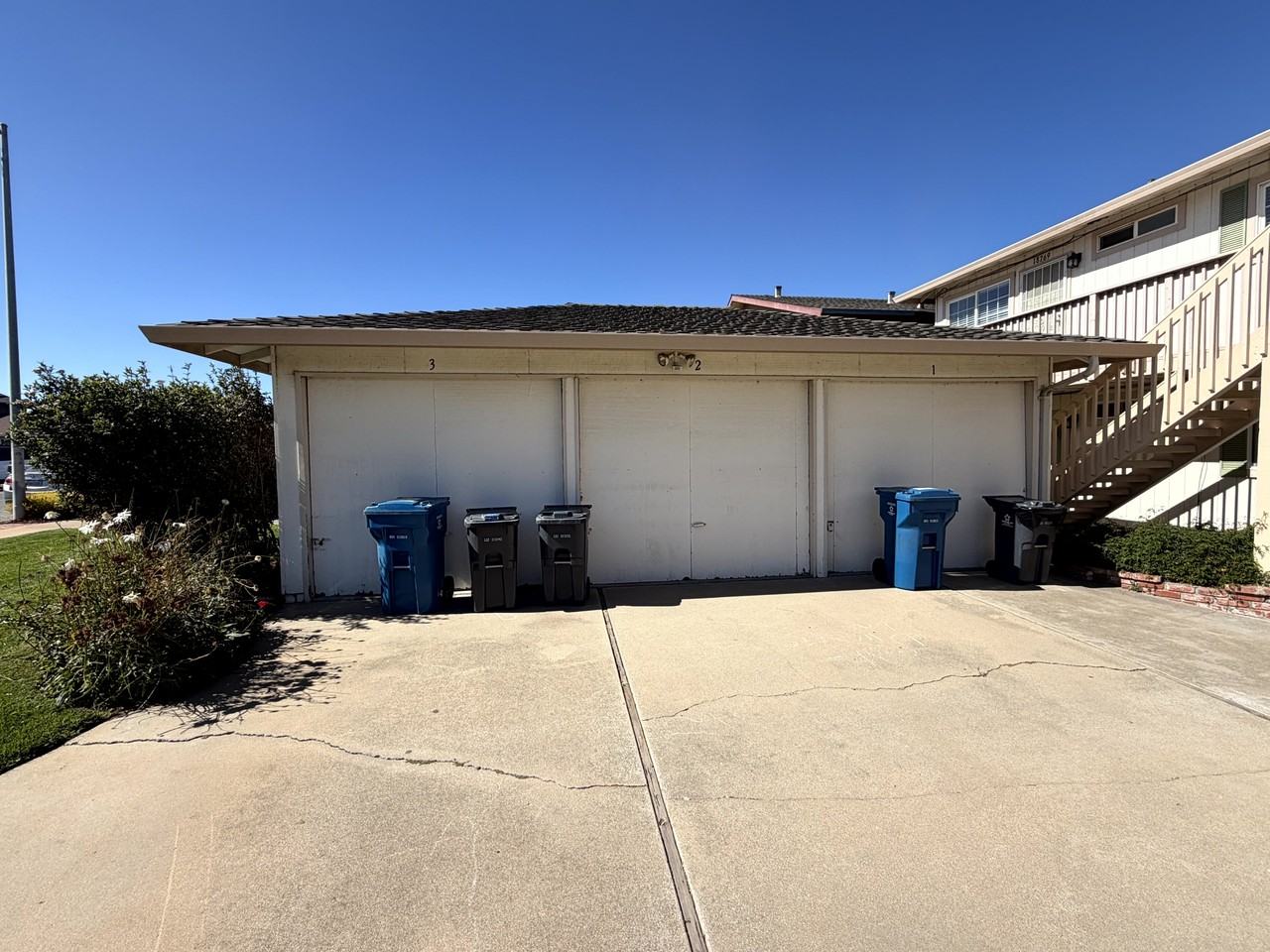 18769 Eisenhower St - Photo 3 of 23