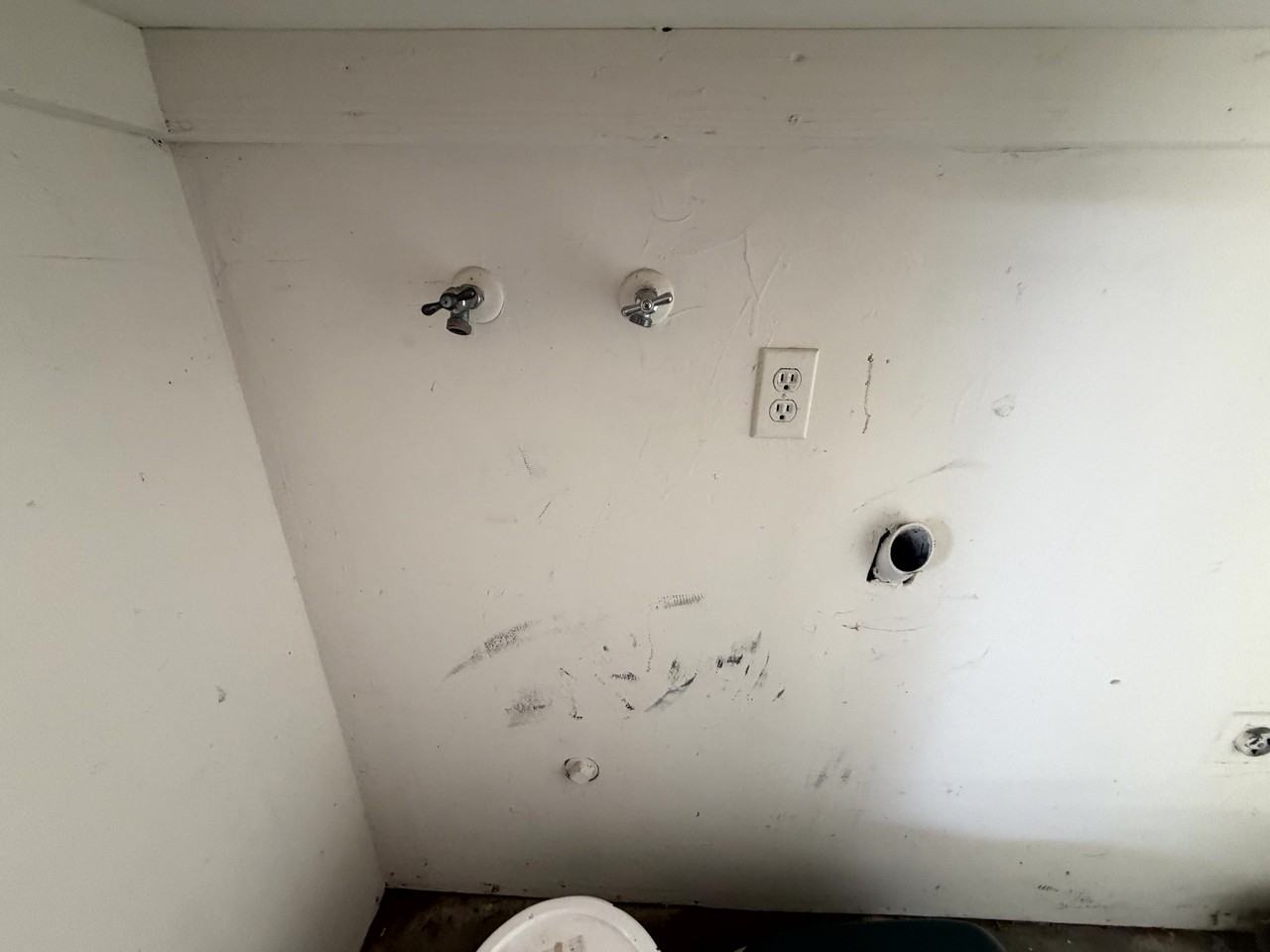 18769 Eisenhower St - Photo 4 of 23