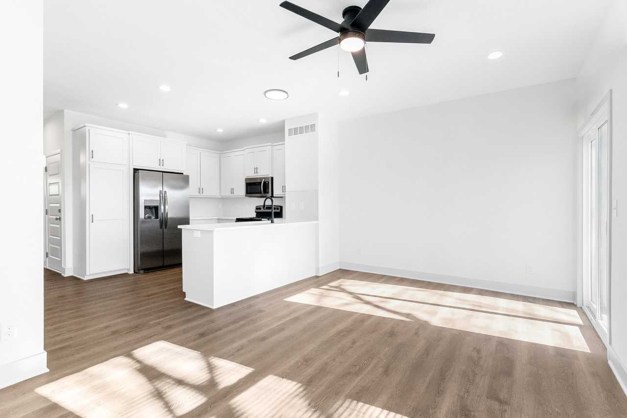 Eagle Creek Townhomes - Photo 4 of 50