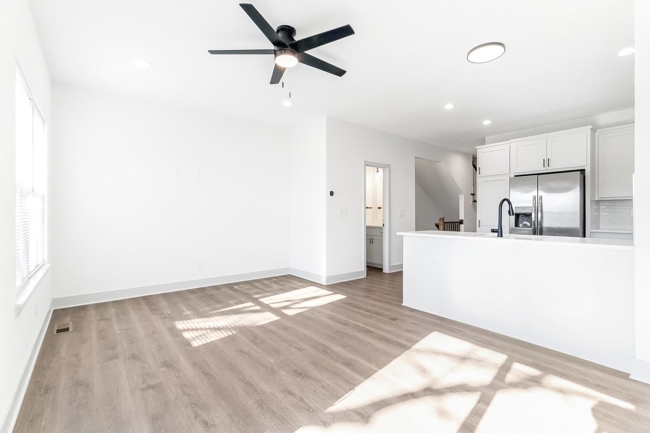 Eagle Creek Townhomes - Photo 5 of 50
