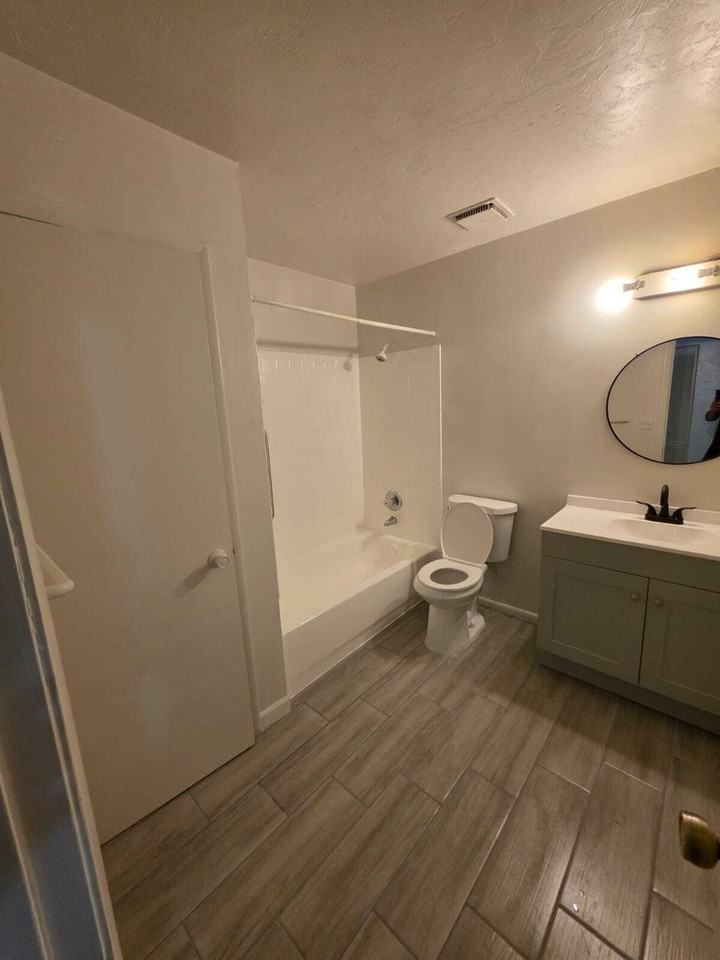 4511 Southwest 71st Terrace Unit 2 - Photo 2 of 12