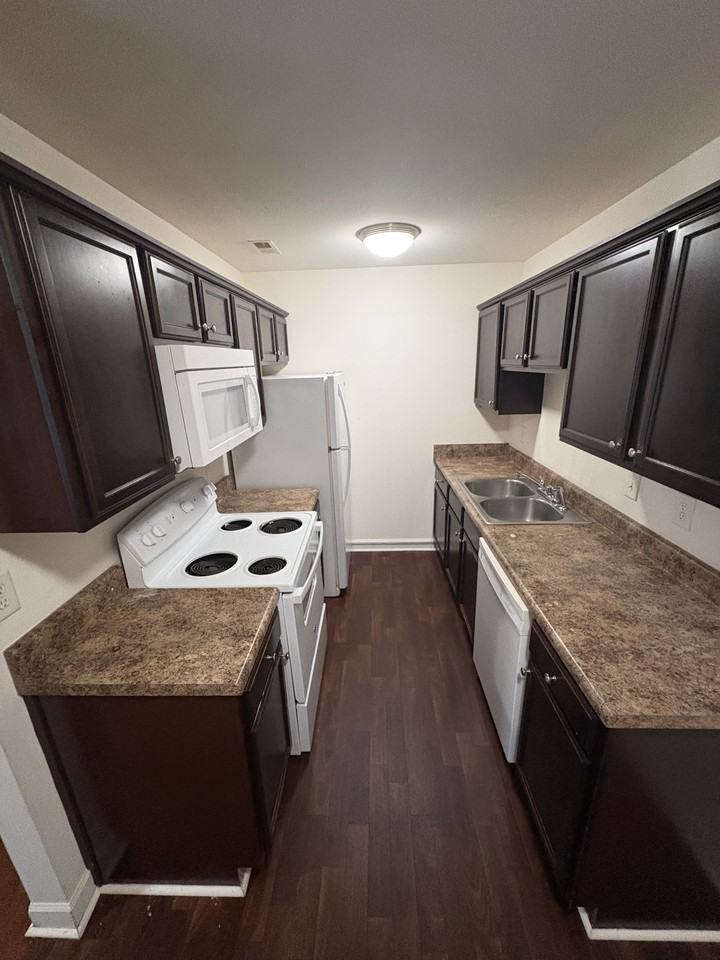 Brookwood Apartments 1035 - Photo 3 of 9
