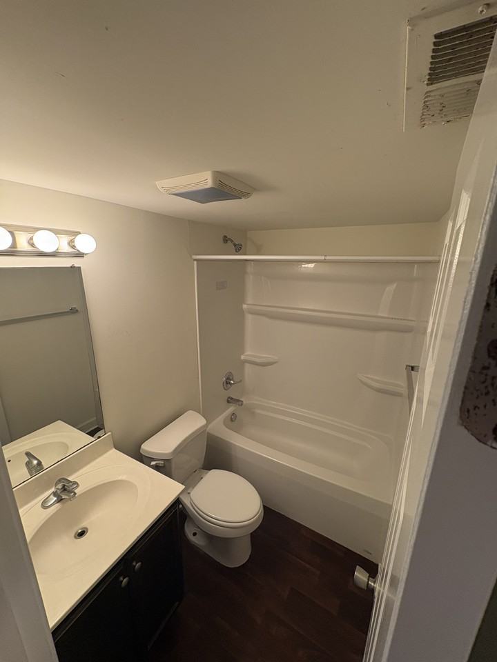 Brookwood Apartments 1035 - Photo 5 of 9