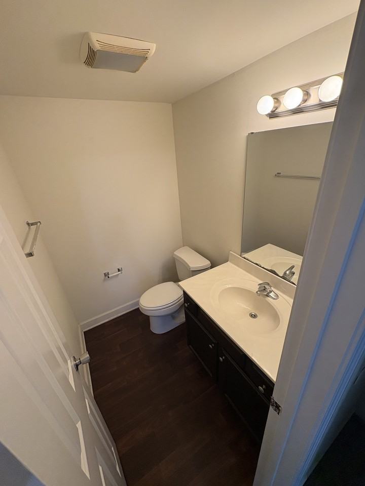 Brookwood Apartments 1035 - Photo 7 of 9