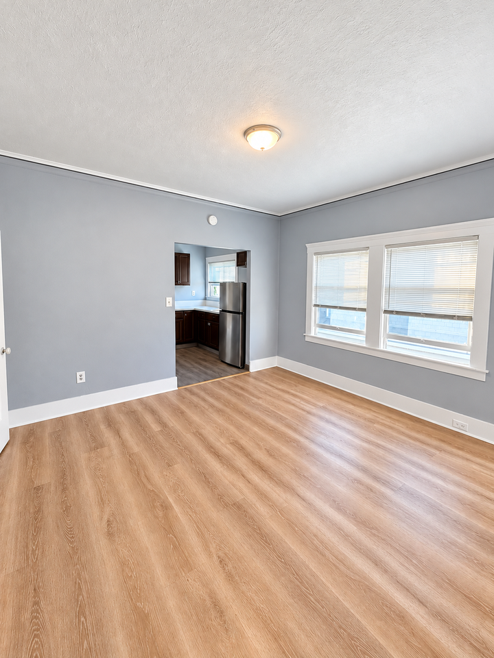1131 Bella Vista Avenue - Photo 4 of 20