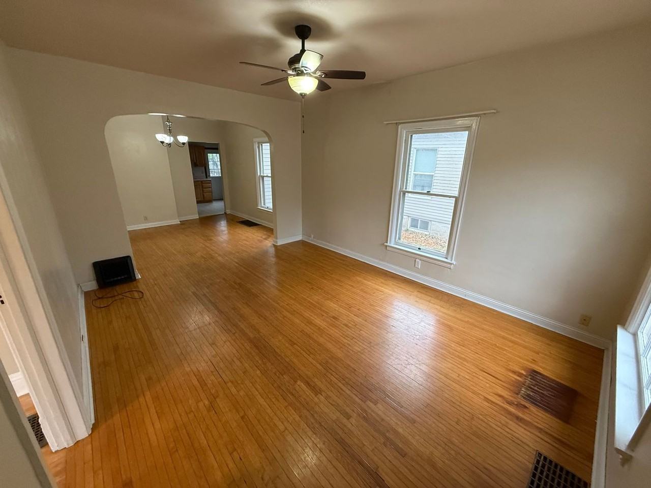 107 4th Ave Se - Photo 2 of 19