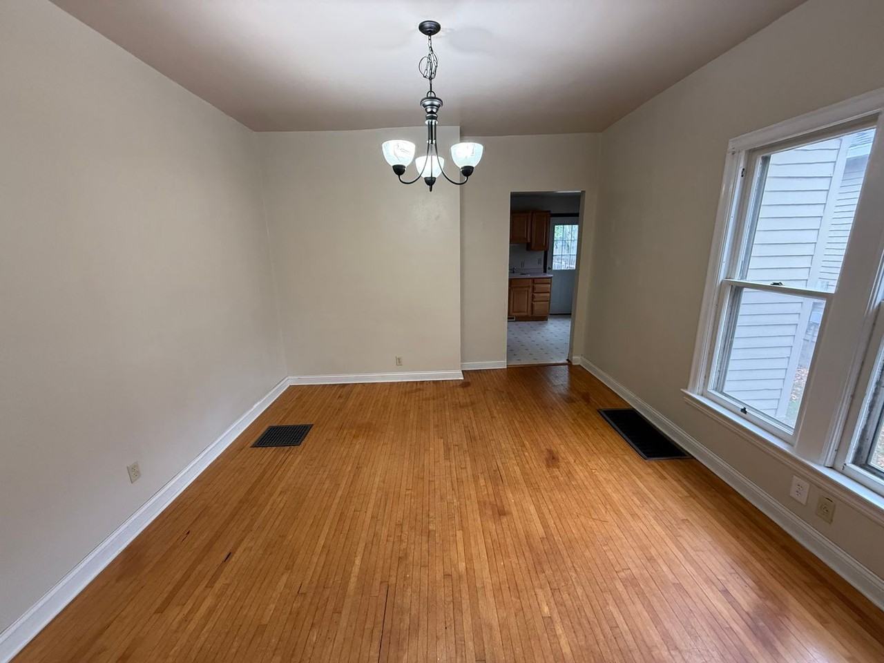 107 4th Ave Se - Photo 4 of 19