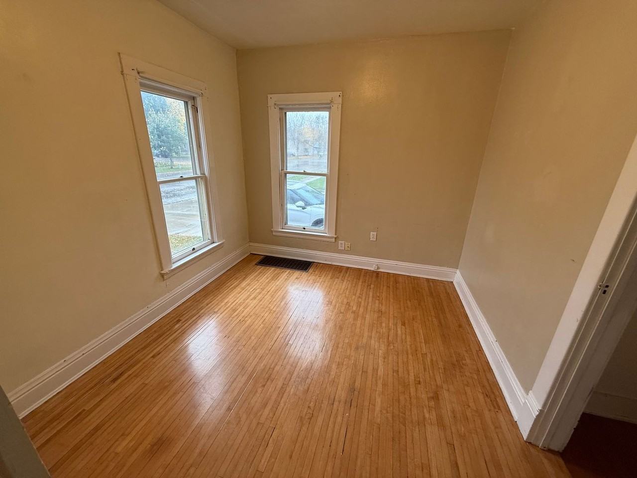 107 4th Ave Se - Photo 6 of 19