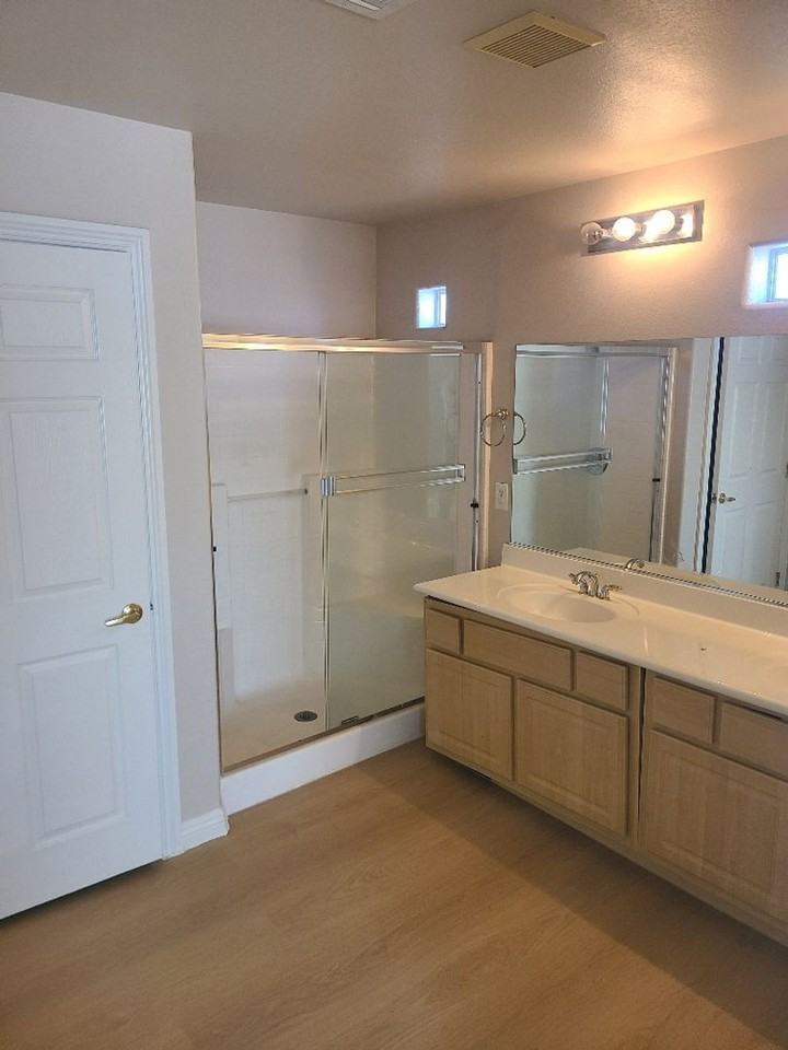 4820 Violet Bay Ct - Photo 3 of 12