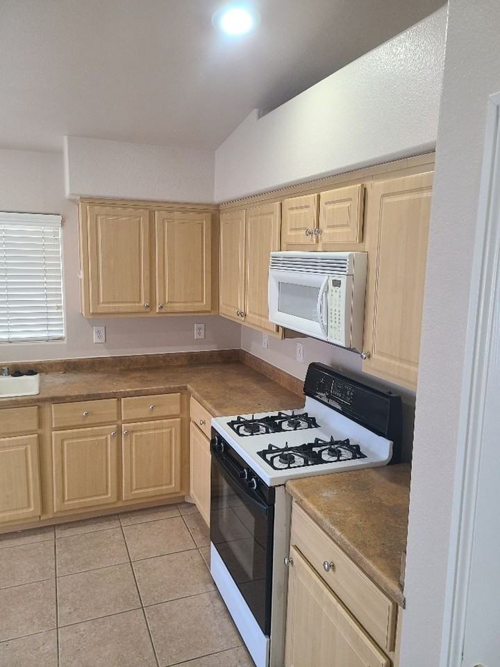 4820 Violet Bay Ct - Photo 6 of 12
