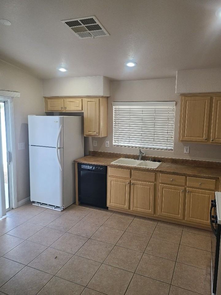 4820 Violet Bay Ct - Photo 7 of 12