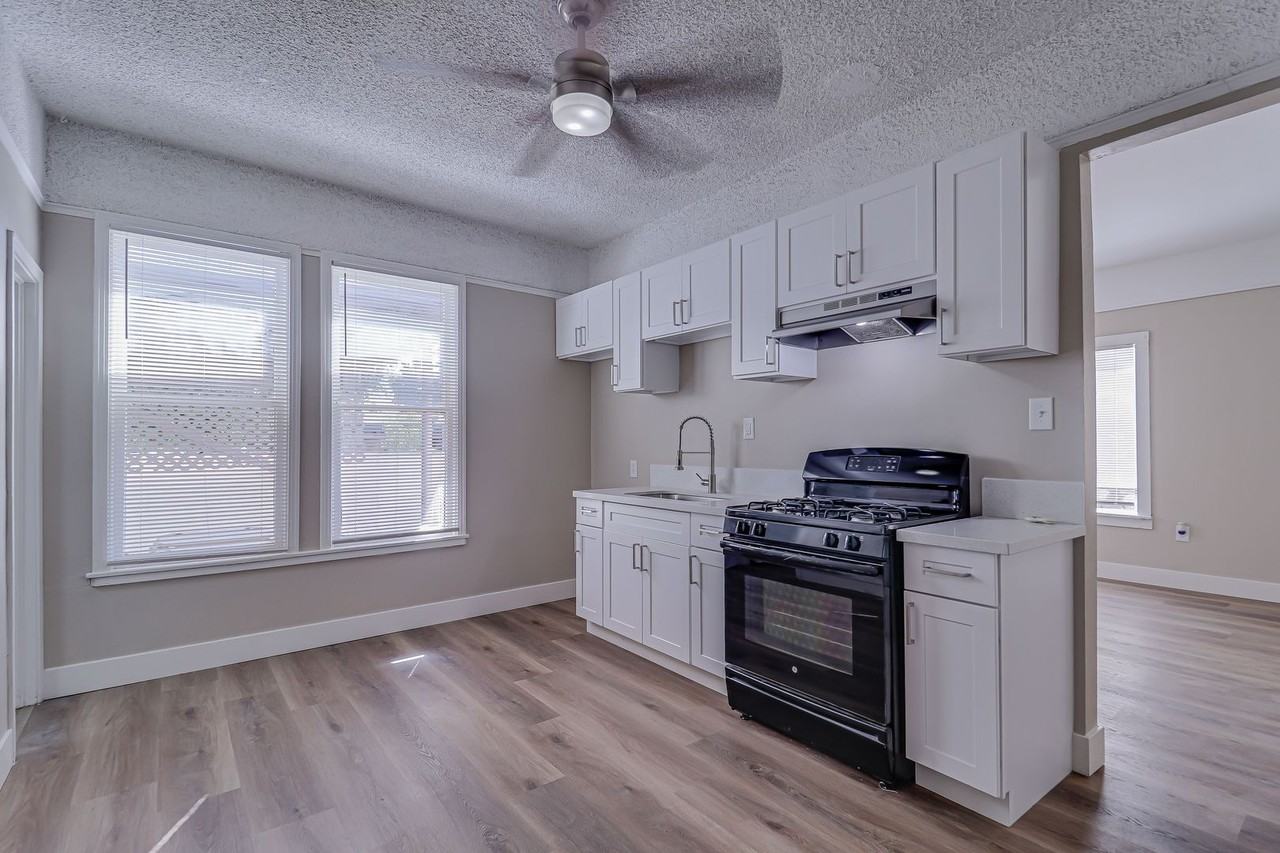 2106 2106 E St - 2106 E St #B - Photo 4 of 14