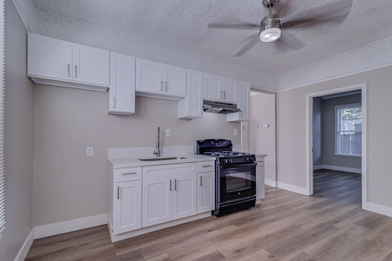 2106 2106 E St - 2106 E St #B - Photo 5 of 14