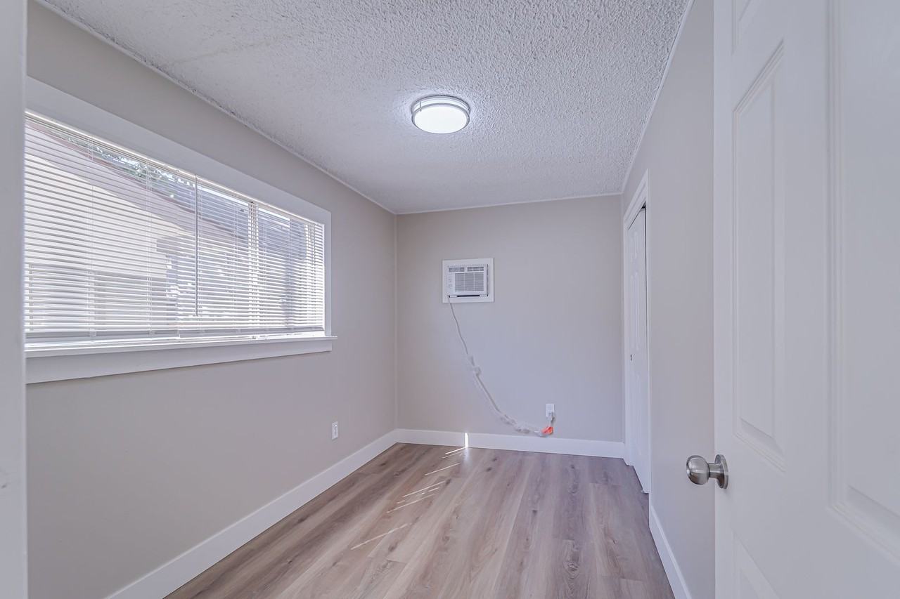 2106 2106 E St - 2106 E St #B - Photo 7 of 14