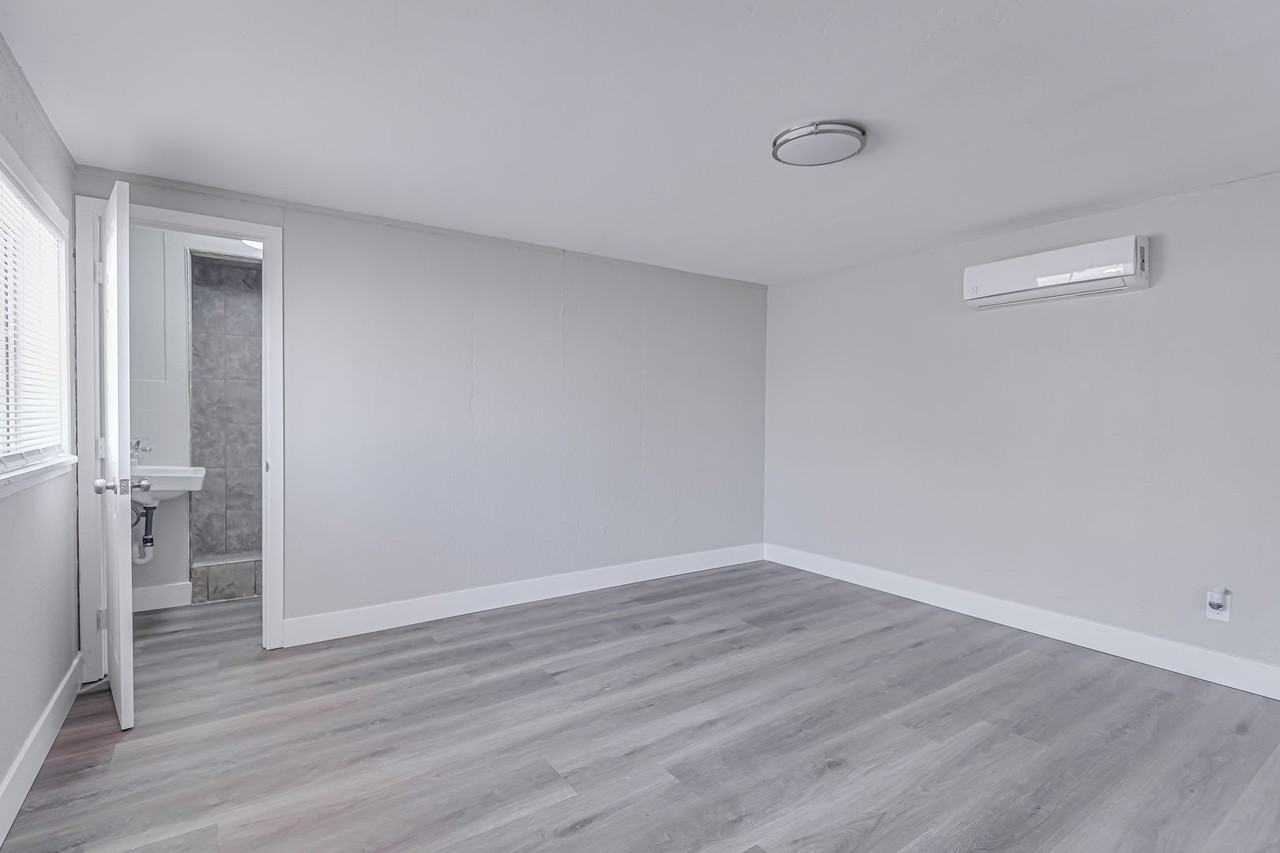 2106 2106 E St - 2106 E St #C - Photo 2 of 7