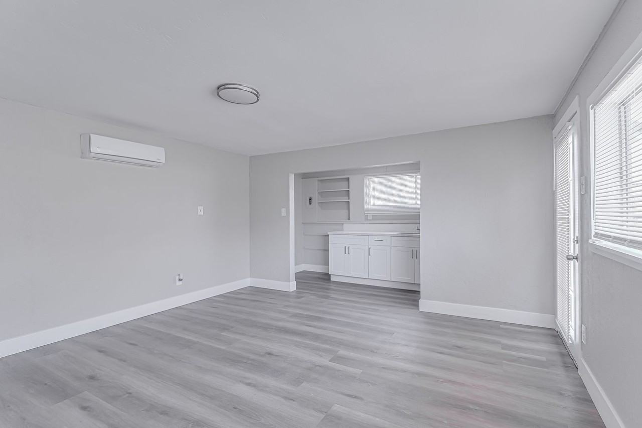 2106 2106 E St - 2106 E St #C - Photo 4 of 7