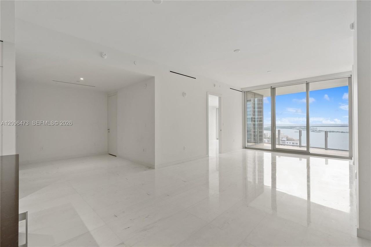 Biscayne Blvd Way & SE 2nd Ave - Photo 3 of 26
