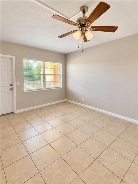 875 Sw 4th Ct #12 - Photo 3 of 6