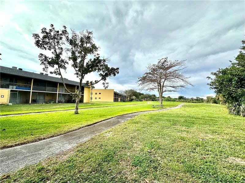 1405 Meadows Cir W #W - Photo 3 of 19