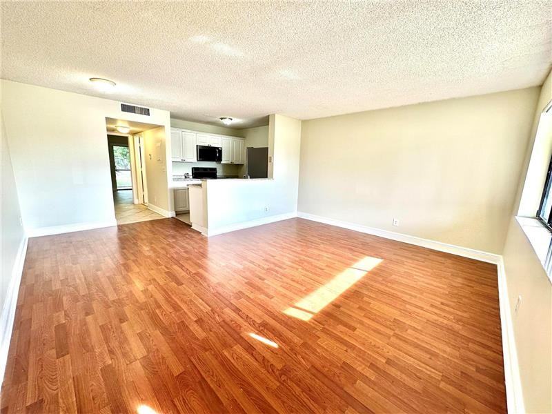 1405 Meadows Cir W #W - Photo 6 of 19