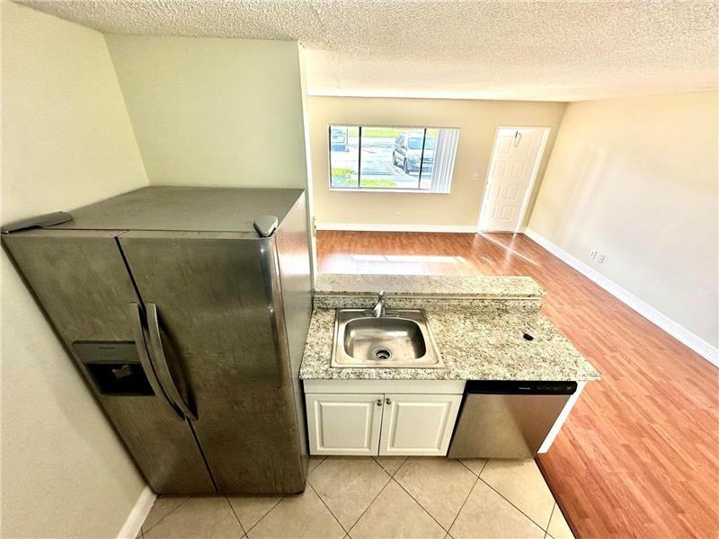 1405 Meadows Cir W #W - Photo 7 of 19